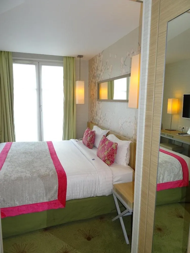 Hotell Le Marceau Bastille 4*